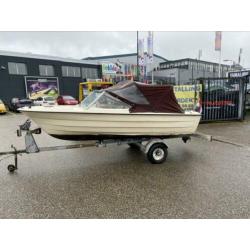 Nette speedboot met trailer en motor