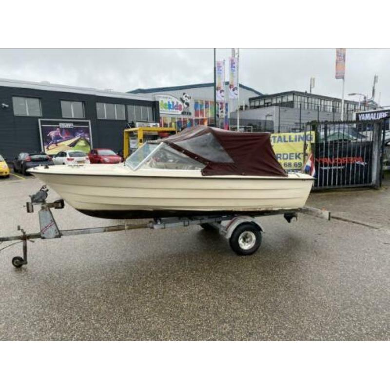 Nette speedboot met trailer en motor