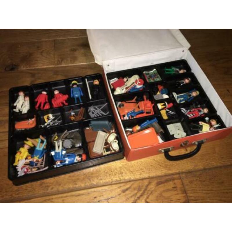 Playmobil koffer diverse onderdelen.