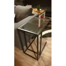 Leuke glazen bijzettafel (x2)