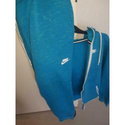 Nike tech fleece. nieuwe en unieke kleur.