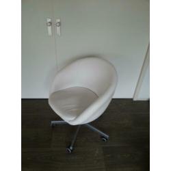 wit kuipstoeltje lederlook gratis