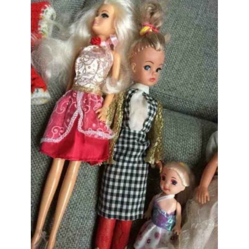 Barbie poppen vijf stuks