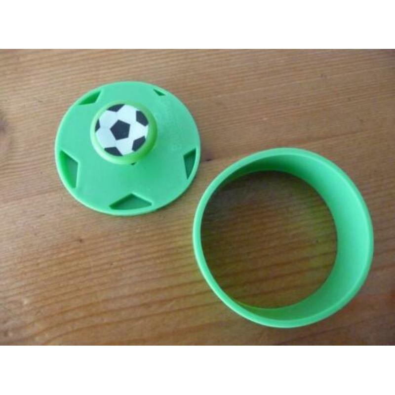 Nieuw: koekjesvormpjes: voetbal, voetbalschoen, gitaar