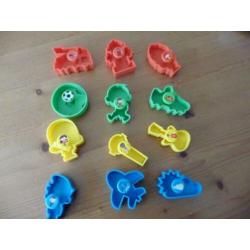 Nieuw: koekjesvormpjes: voetbal, voetbalschoen, gitaar