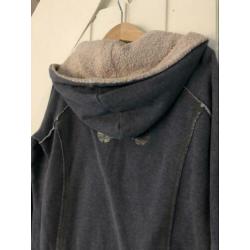 Vest van Bengh met vlinder, maat 134/140