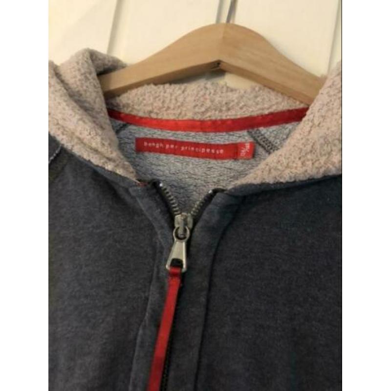 Vest van Bengh met vlinder, maat 134/140