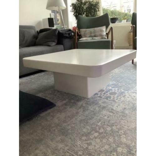 Mooie moderne salontafel