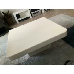 Mooie moderne salontafel