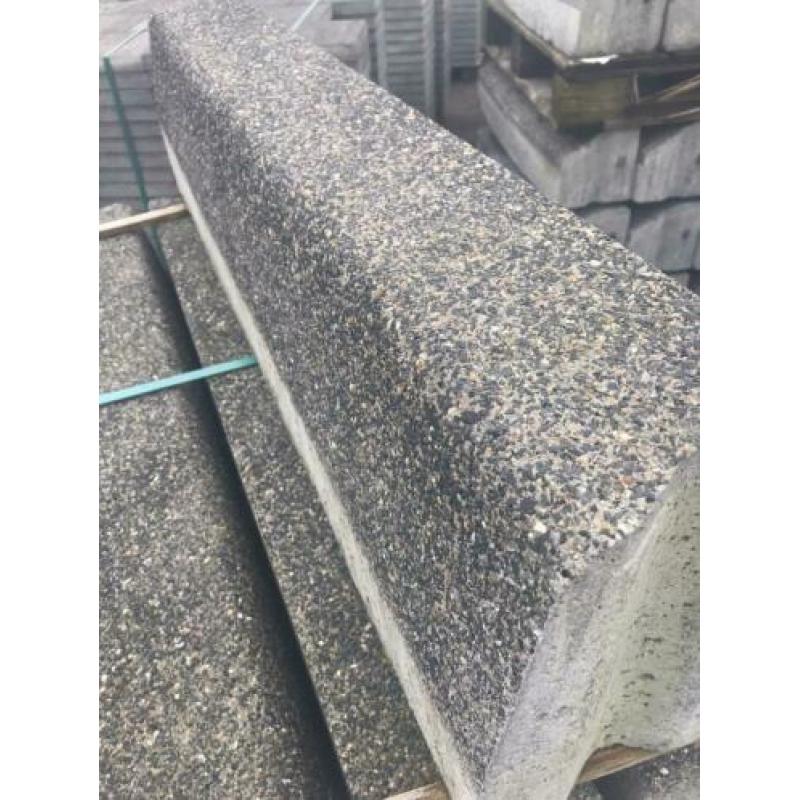 Beton banden natuurlijke uitstraling opsluiting bestrating