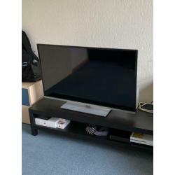 Toshiba LCD tv (48 inch)
