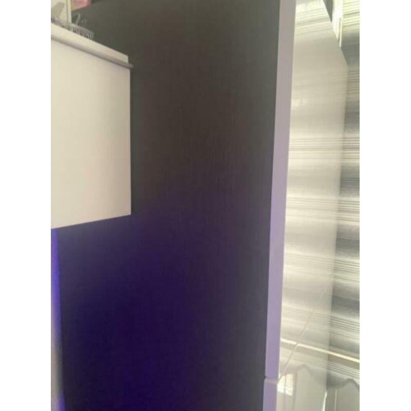 Ikea besta hoogglans kast.