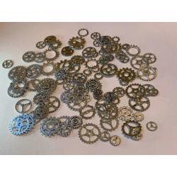 Set van 50 zilveren Steampunk radertjes €3,50