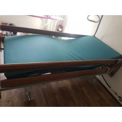 Z.g.a.n. hoog/laag bed ziekenhuisbed t.e.a.b. moet weg