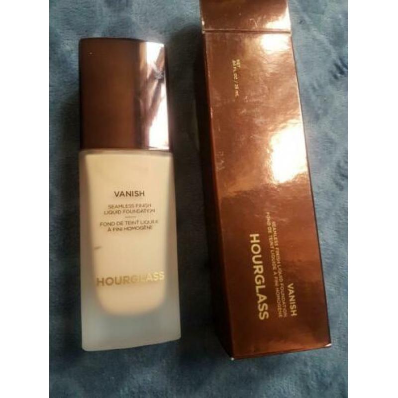 HOURGLASS Vanish foundation!! Meer makeup, kleding, tassen