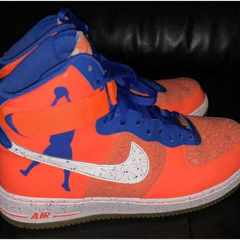 Nike Air Force 1 High Sheed “Roscoe” – Total Crimson Maat 44