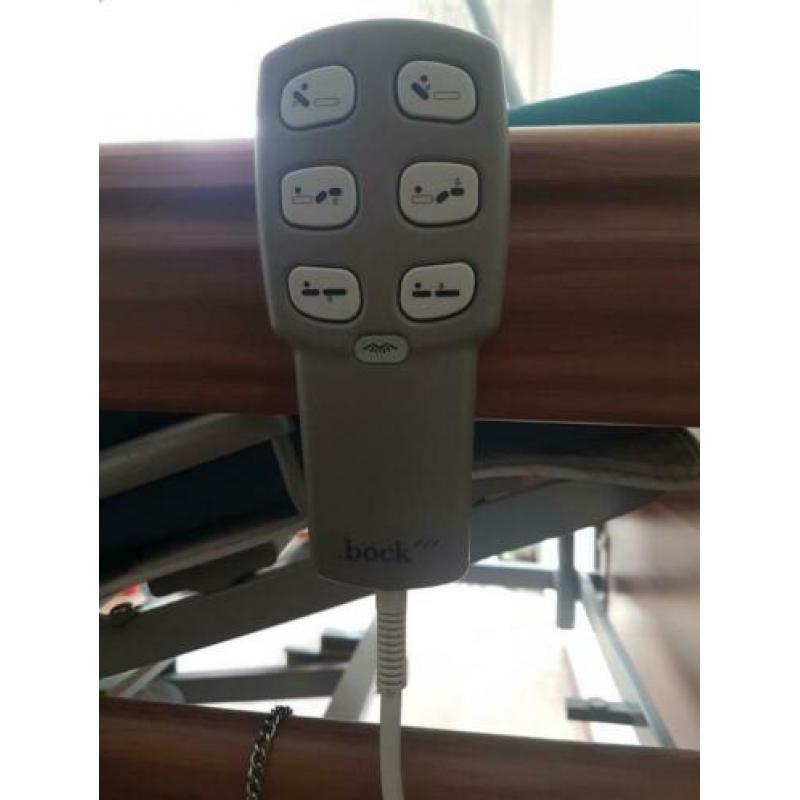 Z.g.a.n. hoog/laag bed ziekenhuisbed t.e.a.b. moet weg