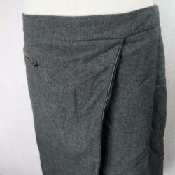 Mooie donkergrijze rok.Leuk model.Mt M
