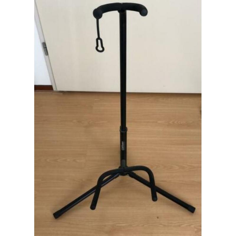 Te koop: Akoestische gitaar, met standaard en draagtas