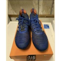Heren voetbal schoenen maat 43/5. Even goed de adv lezen!!!