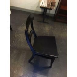5 leuke stoere zwarte massief teak houten stoelen € 30,- pst