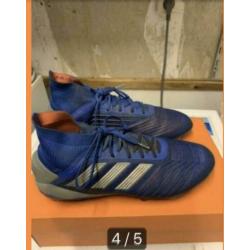 Heren voetbal schoenen maat 43/5. Even goed de adv lezen!!!