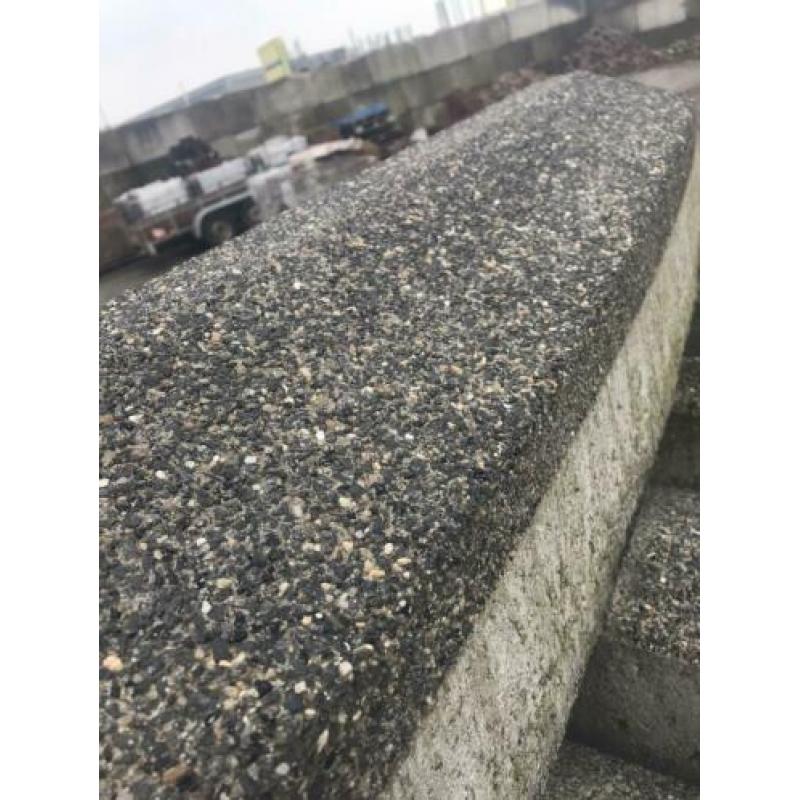 Beton banden natuurlijke uitstraling opsluiting bestrating