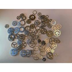 Set van 50 zilveren Steampunk radertjes €3,50