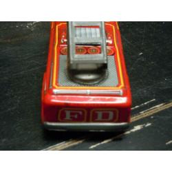 Blikken brandweerwagen. Made in Japan Afmeting 13 cm x 5,5 c