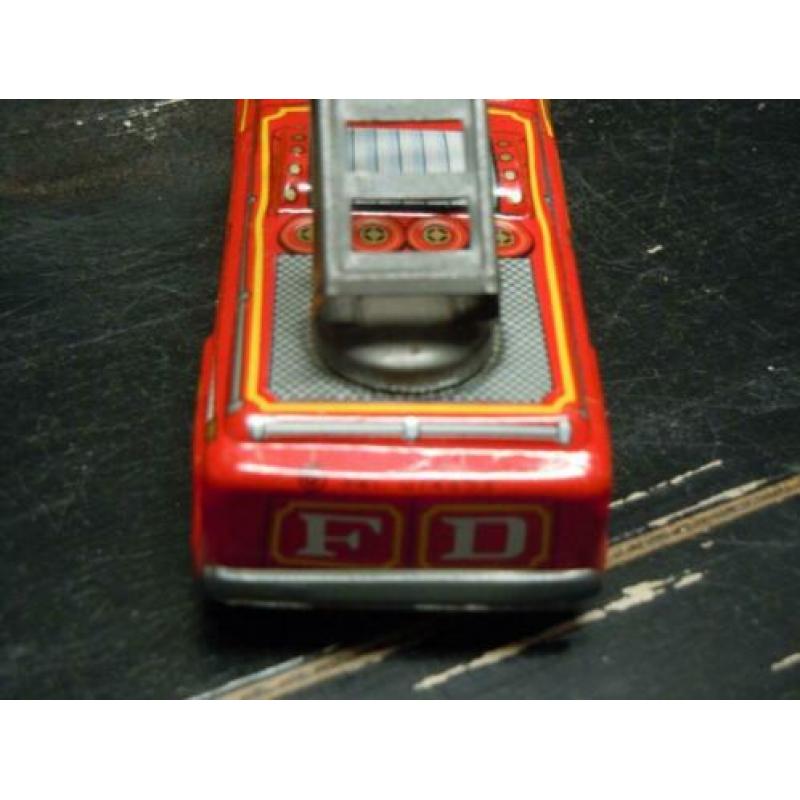 Blikken brandweerwagen. Made in Japan Afmeting 13 cm x 5,5 c