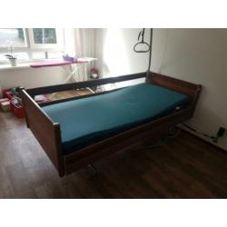 Z.g.a.n. hoog/laag bed ziekenhuisbed t.e.a.b. moet weg