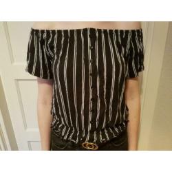 Leuke zwart met witte strepen off shoulder top maat S van H&