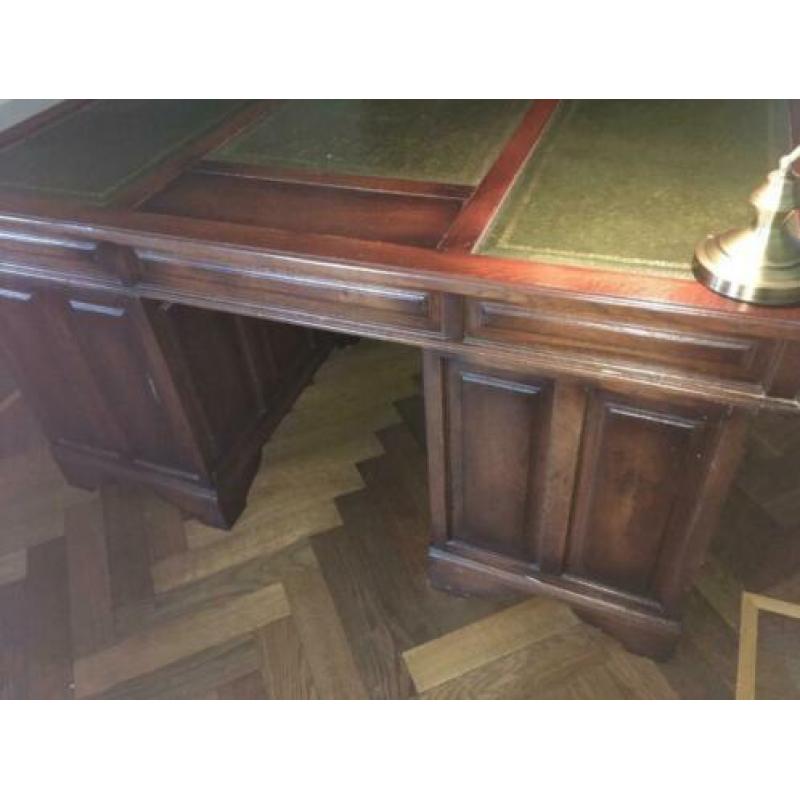 Engels bureau + stoel + kast ANTIEK