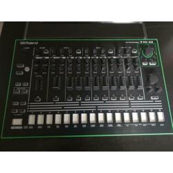 Roland TR-8 incl. decksaver