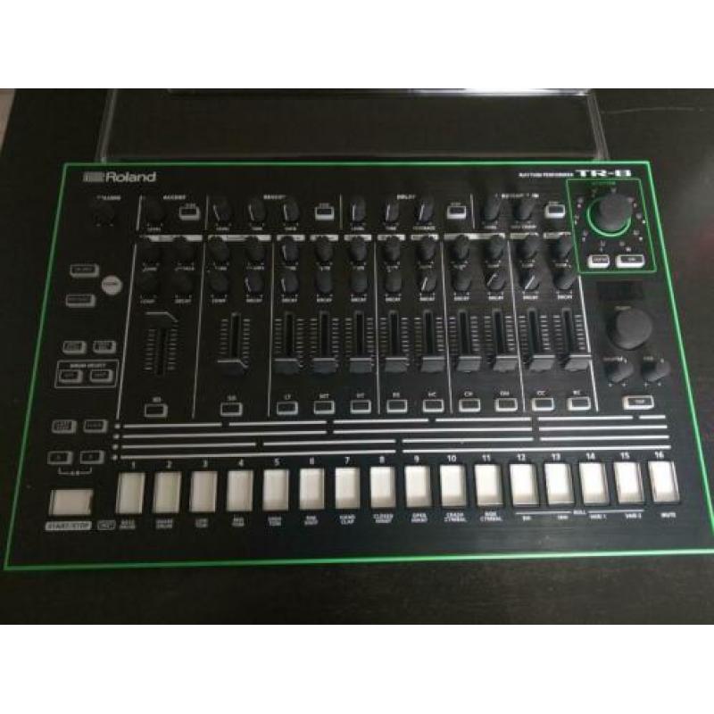 Roland TR-8 incl. decksaver