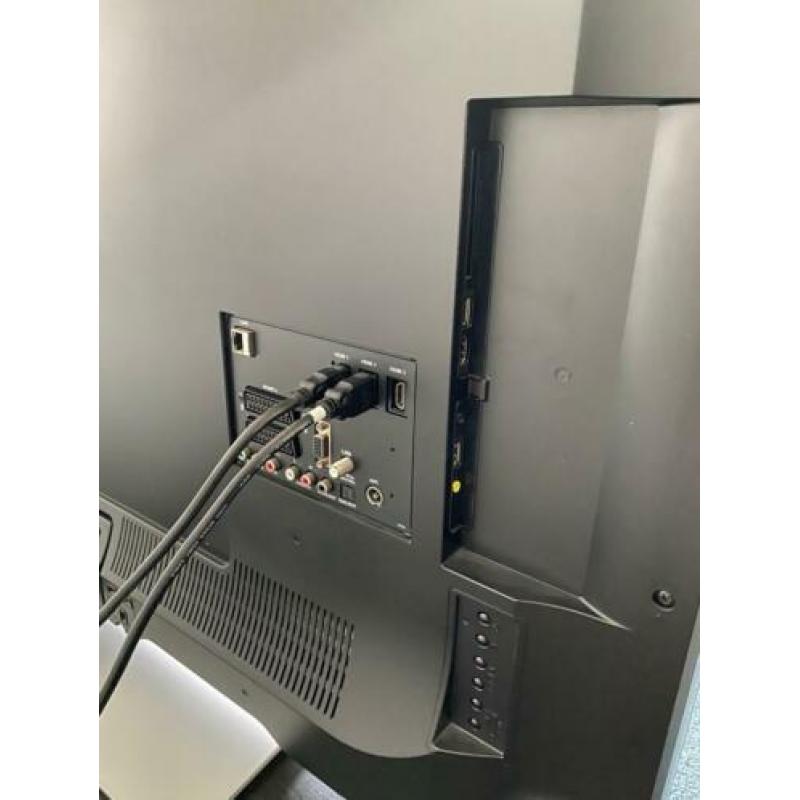 Toshiba LCD tv (48 inch)