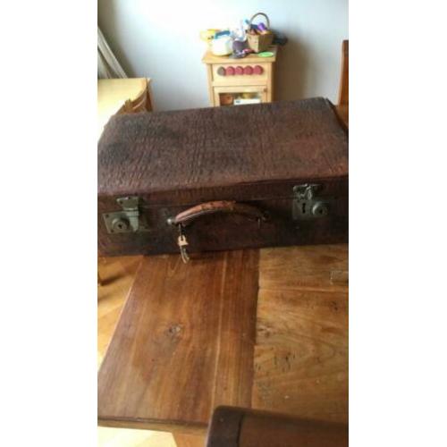 2 vintage leren koffers met crocoprint zumpolle
