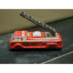 Blikken brandweerwagen. Made in Japan Afmeting 13 cm x 5,5 c
