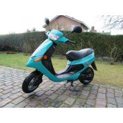 ZGAN.: Peugeot Zenith snor scooter. Blauw kenteken. 25km/h.