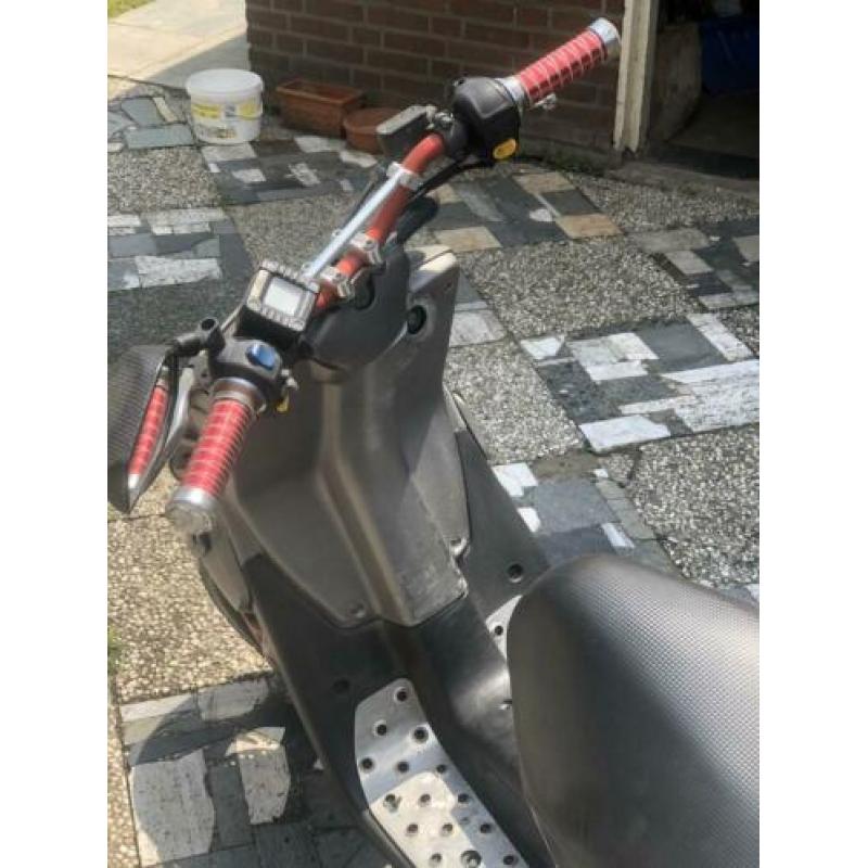 MOET WEG Peugeot metal x scooter 50cc