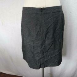Mooie donkergrijze rok.Leuk model.Mt M
