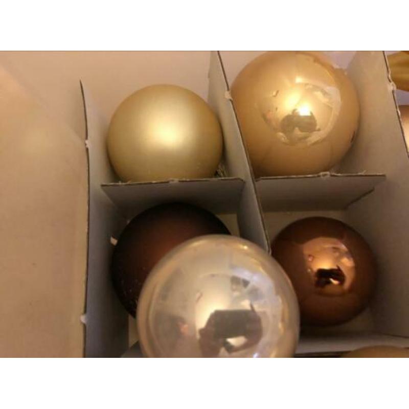 Heel veel kerstballen