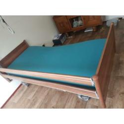 Z.g.a.n. hoog/laag bed ziekenhuisbed t.e.a.b. moet weg