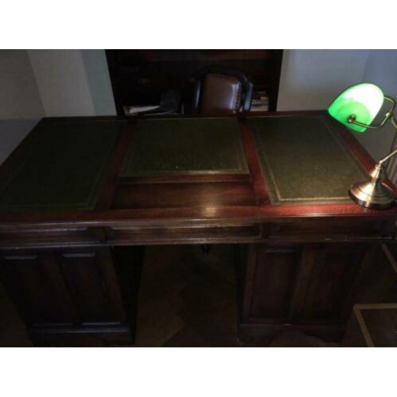 Engels bureau + stoel + kast ANTIEK