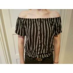 Leuke zwart met witte strepen off shoulder top maat S van H&