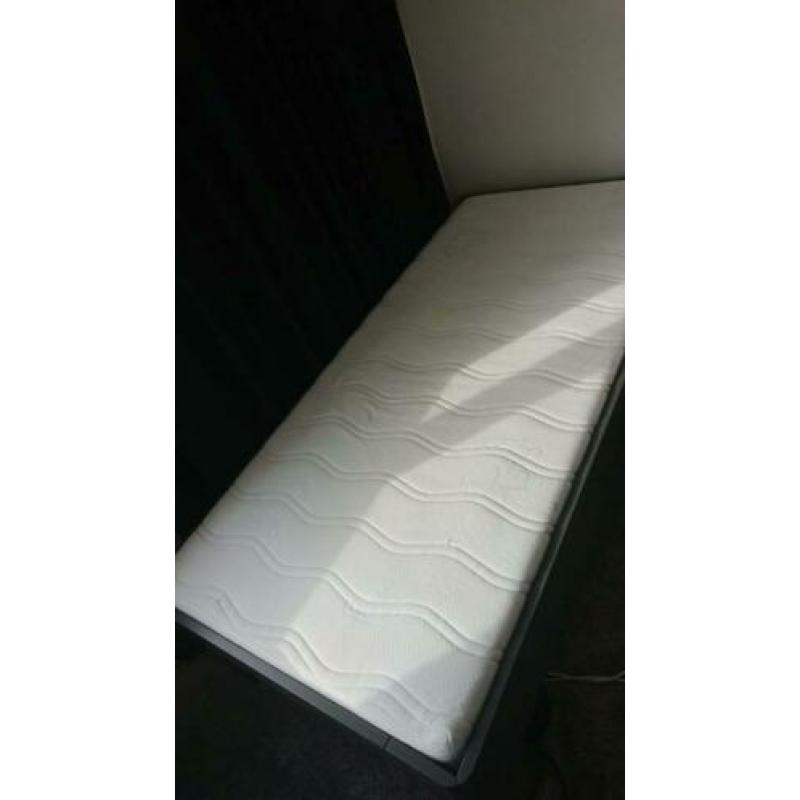 Auping 100x220 matras & spiraalbodem. Houten frame gratis.