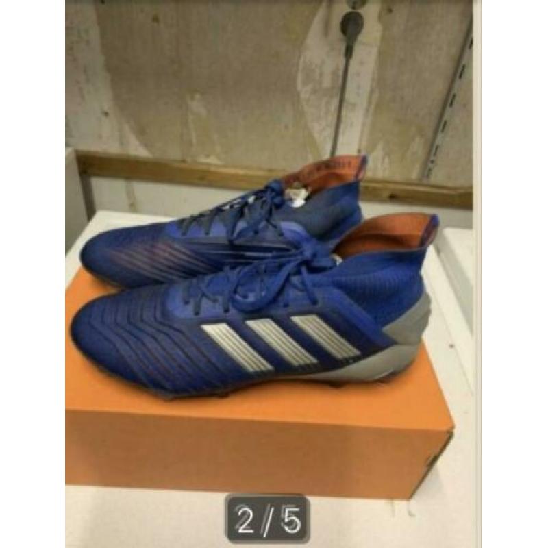 Heren voetbal schoenen maat 43/5. Even goed de adv lezen!!!
