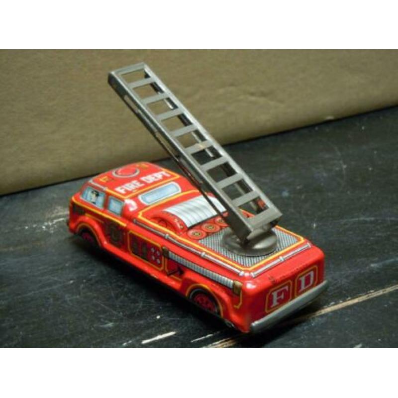 Blikken brandweerwagen. Made in Japan Afmeting 13 cm x 5,5 c