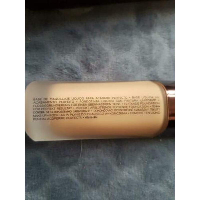 HOURGLASS Vanish foundation!! Meer makeup, kleding, tassen