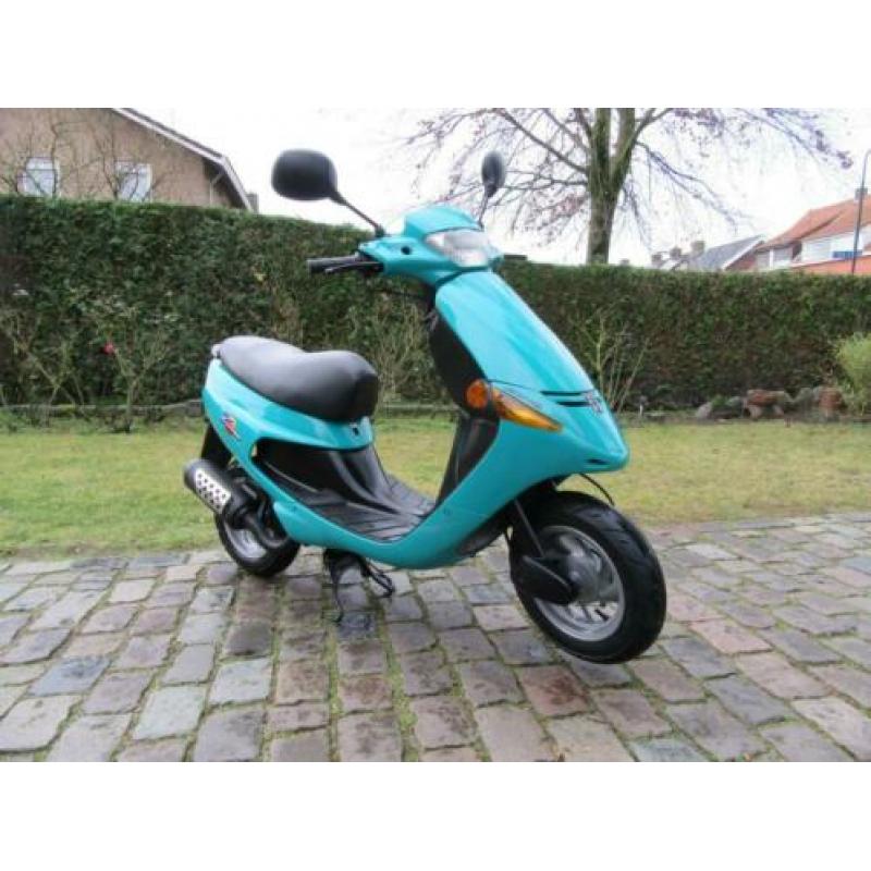 ZGAN.: Peugeot Zenith snor scooter. Blauw kenteken. 25km/h.